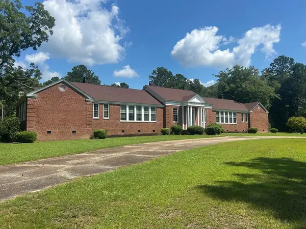 9 School House Rd, Cottonton, AL 36871