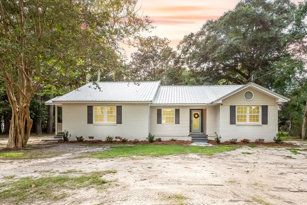 205 N Cherokee St, Geneva, AL 36340 - Image #1