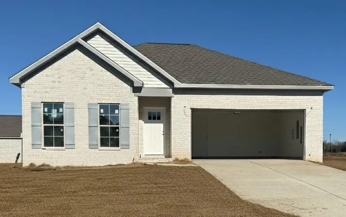 124 Edgewood Trail, Headland, AL 36345 - Image #1