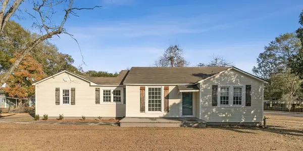 513 Cleveland, Headland, AL 36345