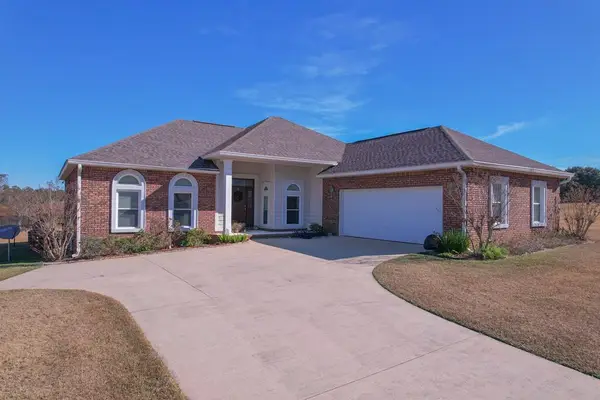 112 Cannondale Cir, Cowarts, AL 36321