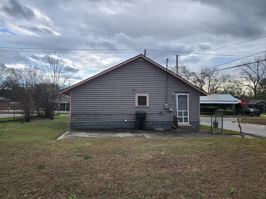 1207 E E Burdeshaw St, Dothan, AL 36303 - Image #3