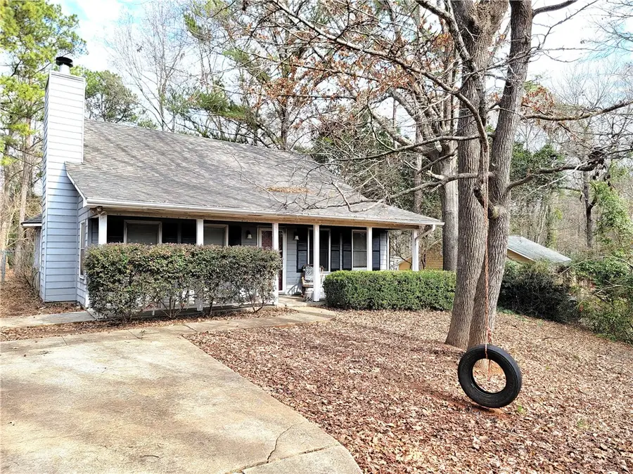 586 Oakview Circle, Smiths Station, AL 36877 - Image #2