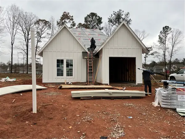 110 Hunters Way, Opelika, AL 36801