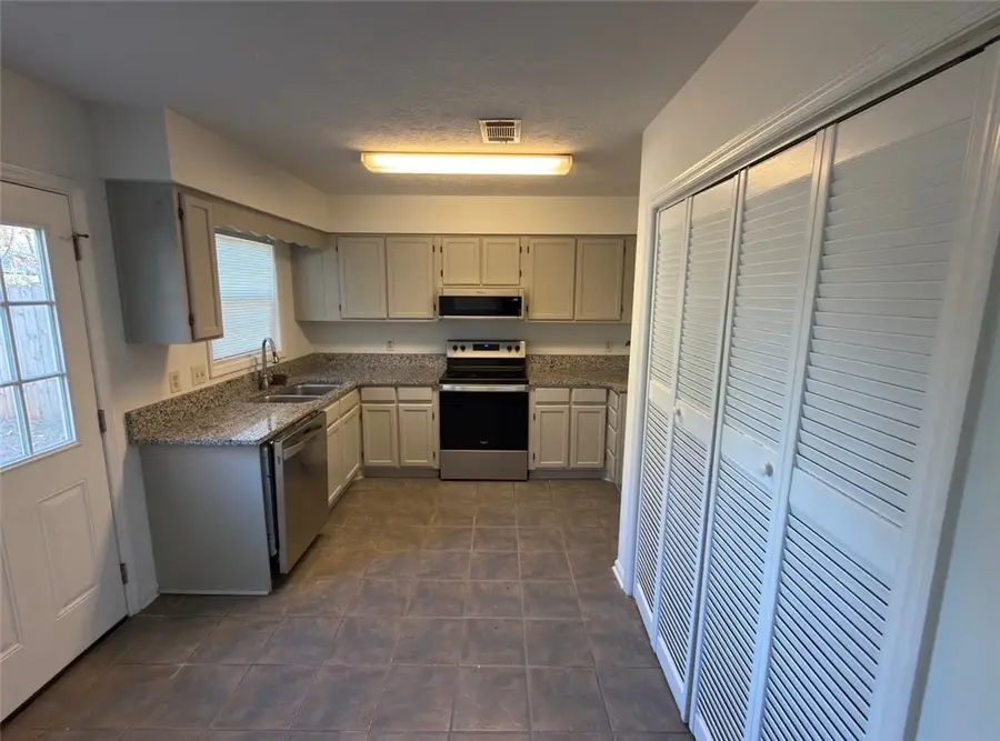 815 Chickasaw Avenue, Auburn, AL 36830 - Image #2