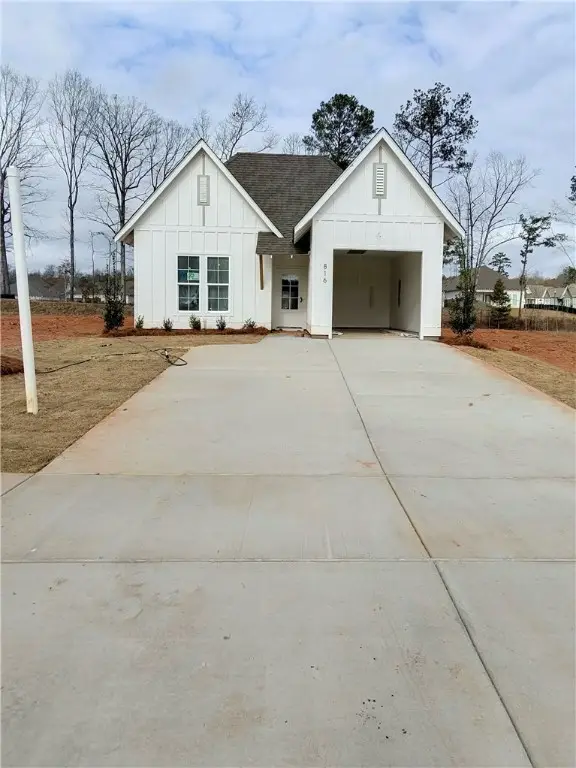 816 Hunters Way, Opelika, AL 36801