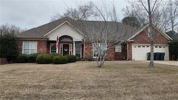 409 Shadowwood Drive, Smiths Station, AL 36877