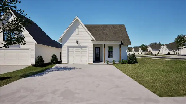 1060 Woodland Lane, Opelika, AL 36801