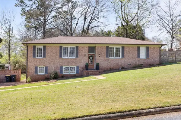 2010 Glenwood Drive, Opelika, AL 36801