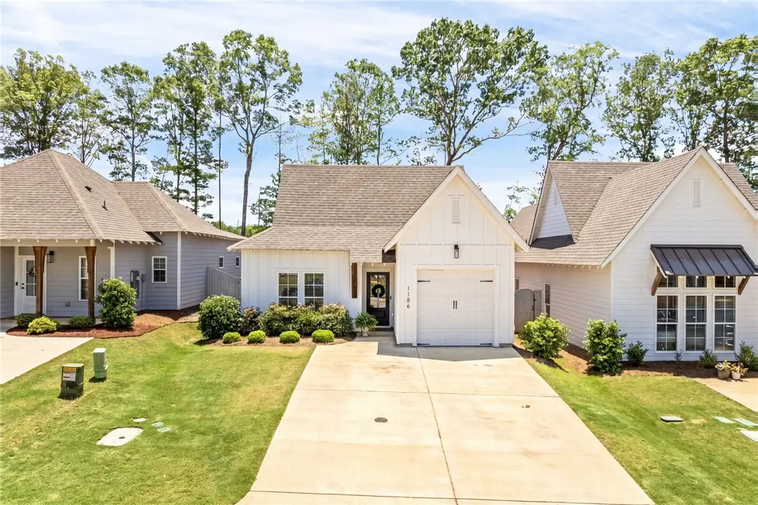 1186 Woodland Circle, Opelika, AL 36801 - #1