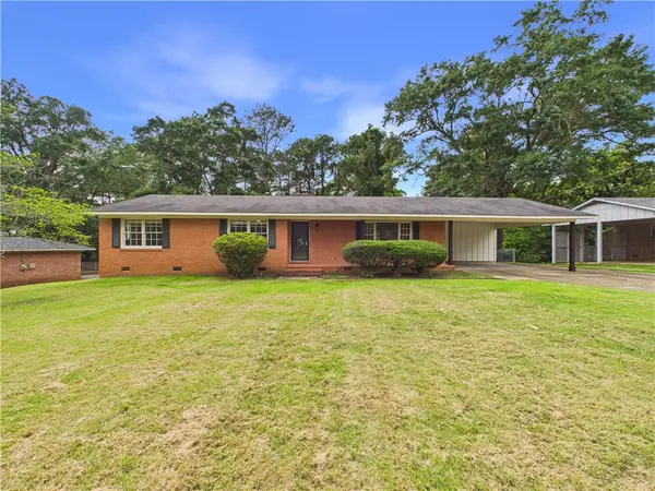 1300 Pinedale Drive, Opelika, AL 31801
