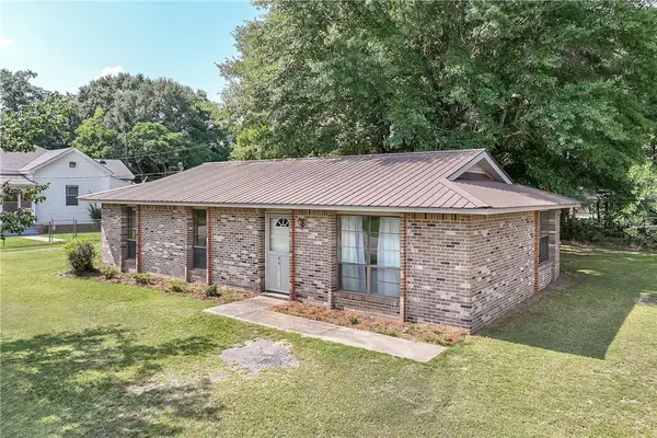 44 West Avenue, Notasulga, AL 36866