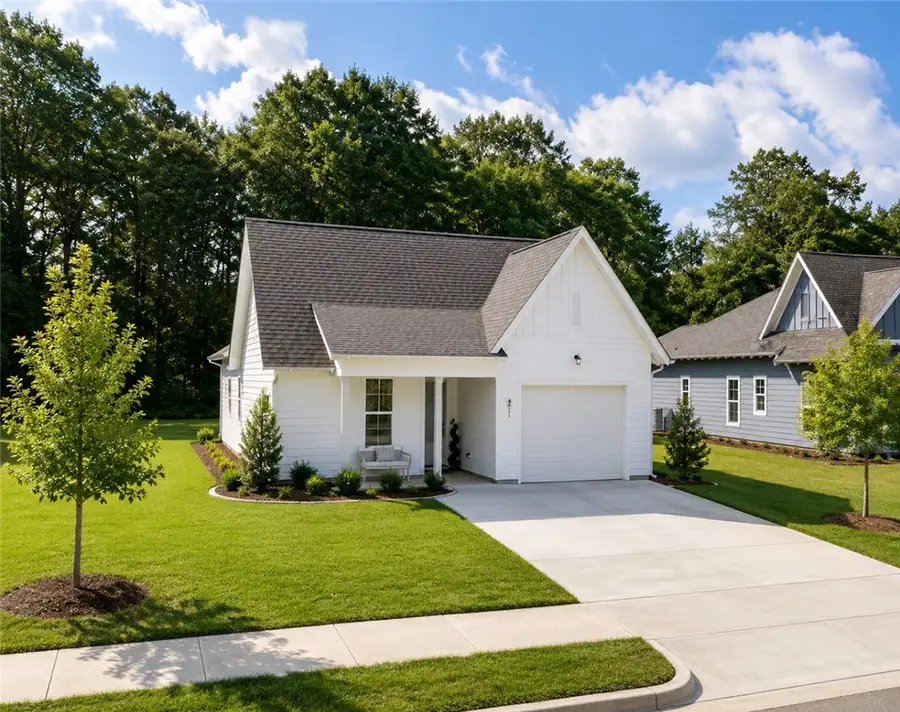 213 Summer Street, Opelika, AL 36801 - #3