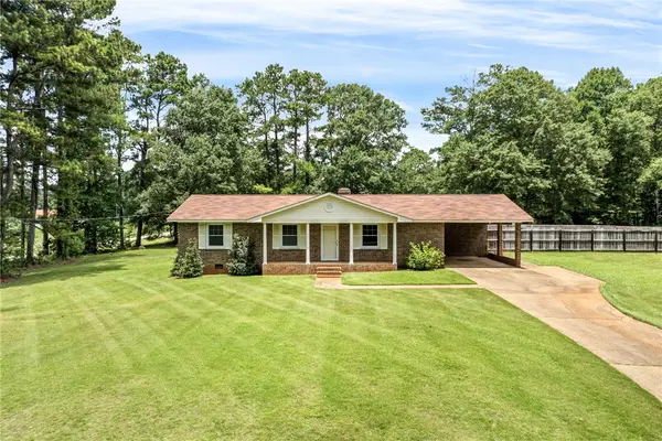 516 Pinecrest Drive E, Lafayette, AL 36801
