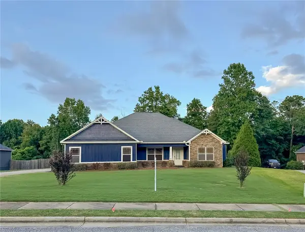2113 Rockledge Circle, Opelika, AL 36801