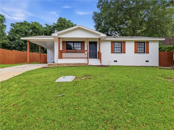 16 Jeter Avenue, Opelika, AL 36801