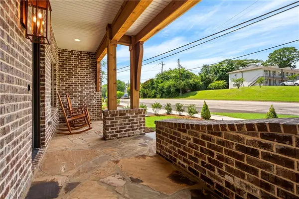 550 E Glenn Avenue, Auburn, AL 36830