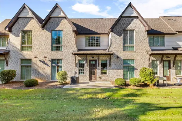 1718 W Farmville Road, Auburn, AL 36830