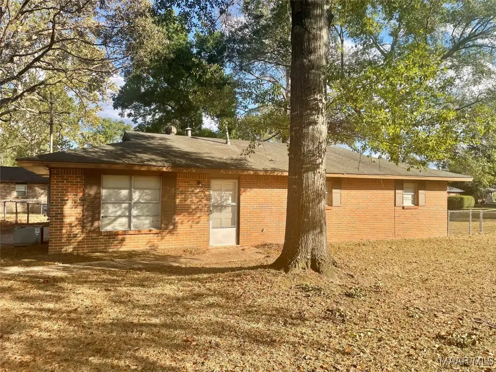 195 Meadow Lane Drive, Elmore, AL 36025 - Image #1