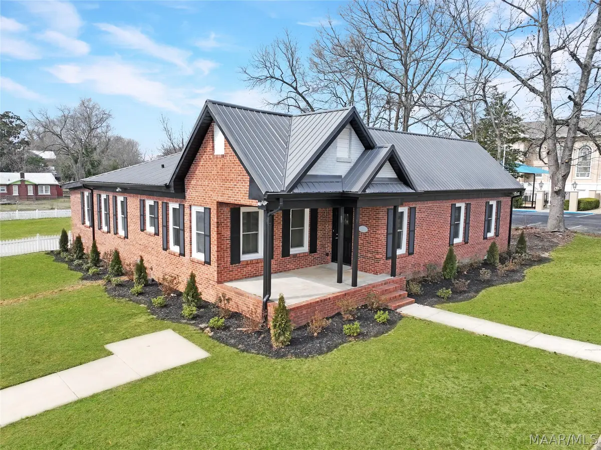 203 8th Street, Clanton, AL 35045 - #1