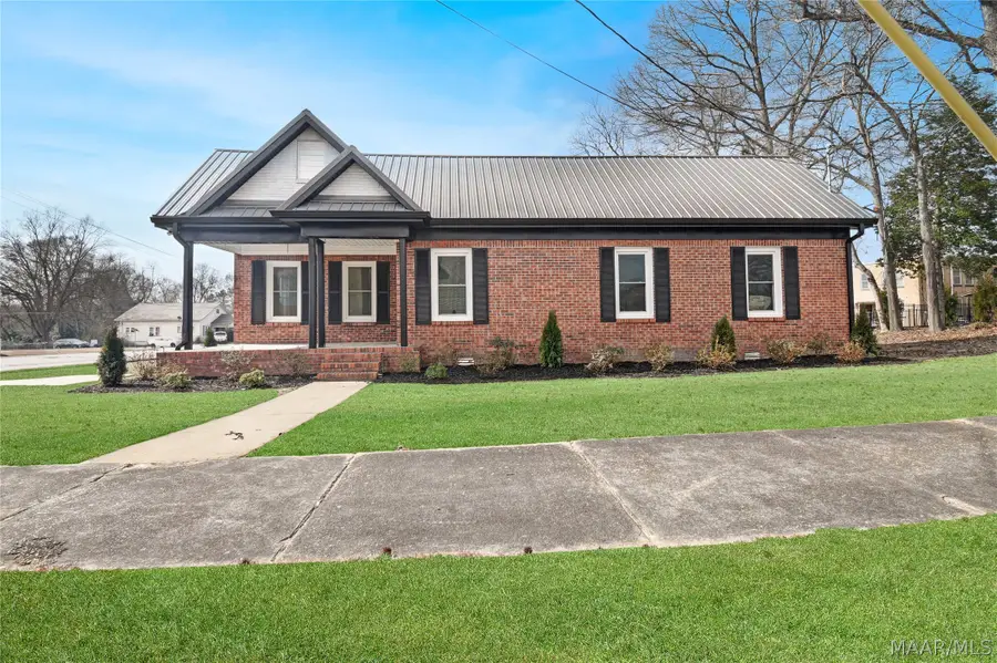 203 8th Street, Clanton, AL 35045 - #2