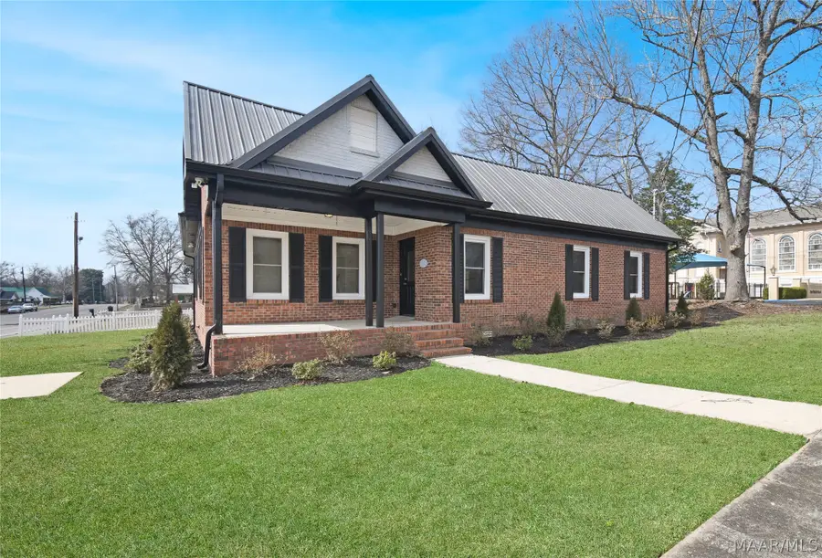 203 8th Street, Clanton, AL 35045 - #3