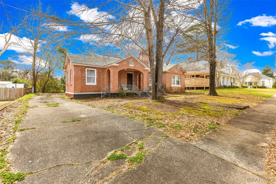 807 W Tallassee Street, Wetumpka, AL 36092 - #2
