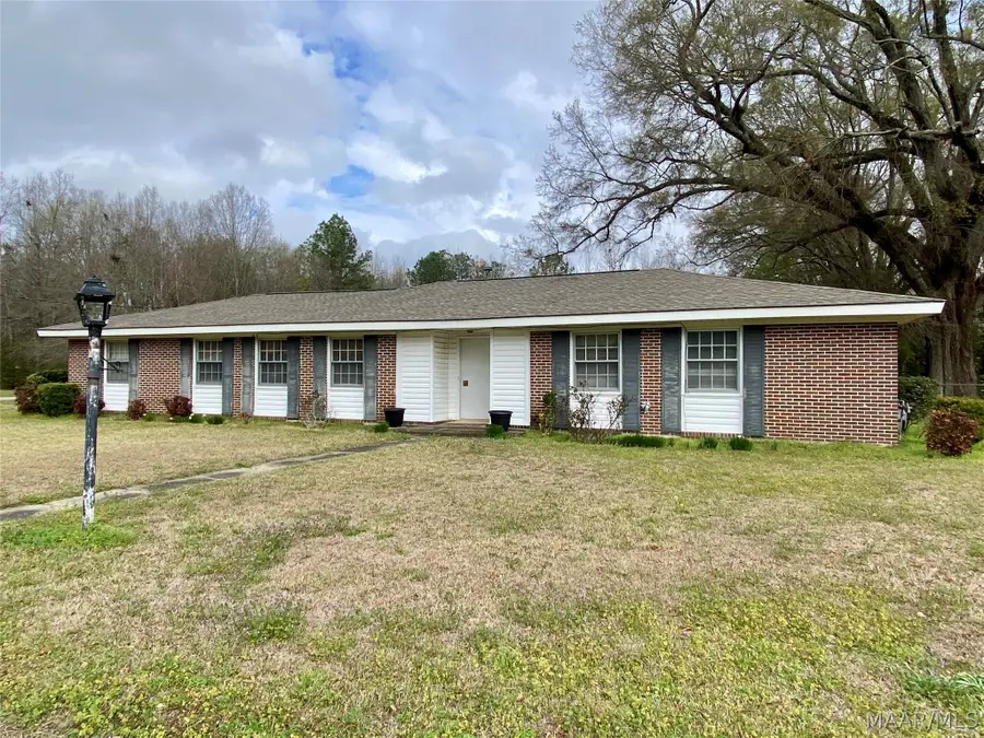 902 W Osceola Street, Wetumpka, AL 36092 - #2