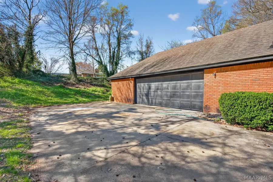 186 Lake Bend Cove, Elmore, AL 36025 - #2