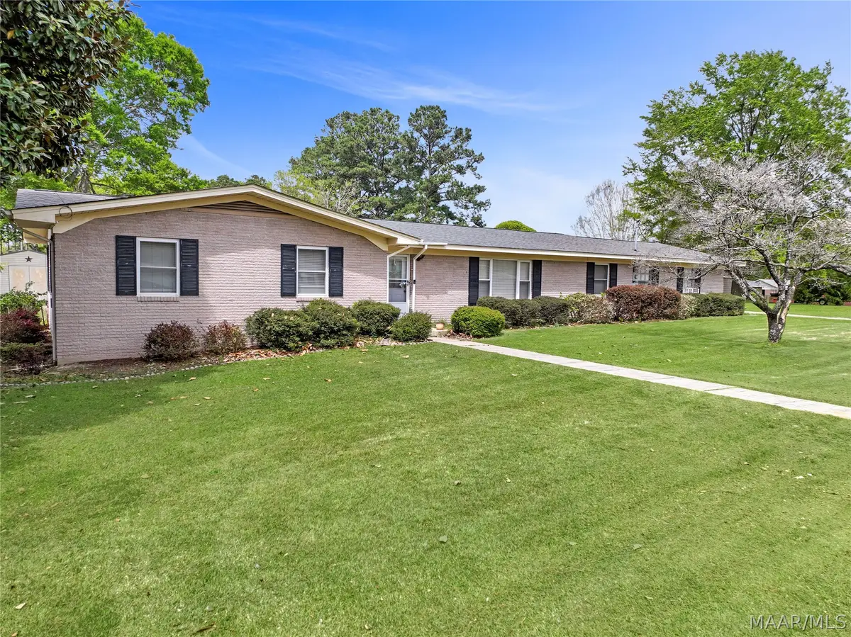 202 Elwyn Avenue, Clanton, AL 35045 - #1