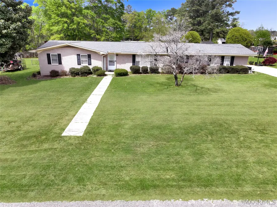 202 Elwyn Avenue, Clanton, AL 35045 - #3