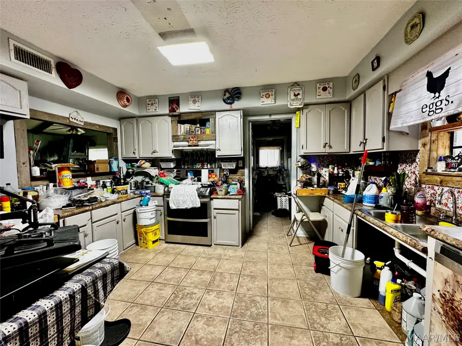 109 Shawnee Drive, Wetumpka, AL 36092 - #2