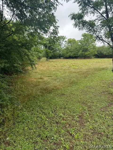 2 Coosa River Road, Deatsville, AL 36022