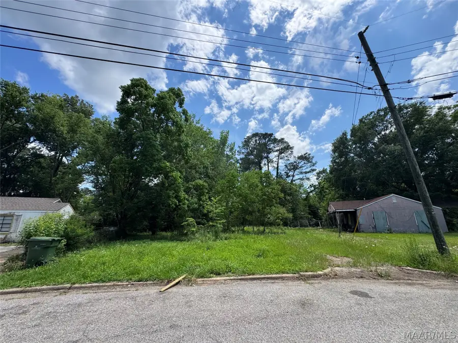 72 W Clover Lane, Montgomery, AL 36105 - #2