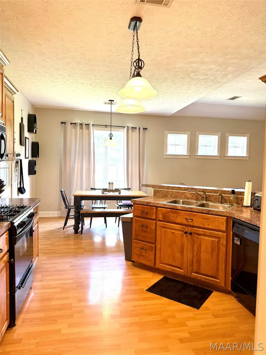116 Oakleigh Drive, Wetumpka, AL 36092 - #2