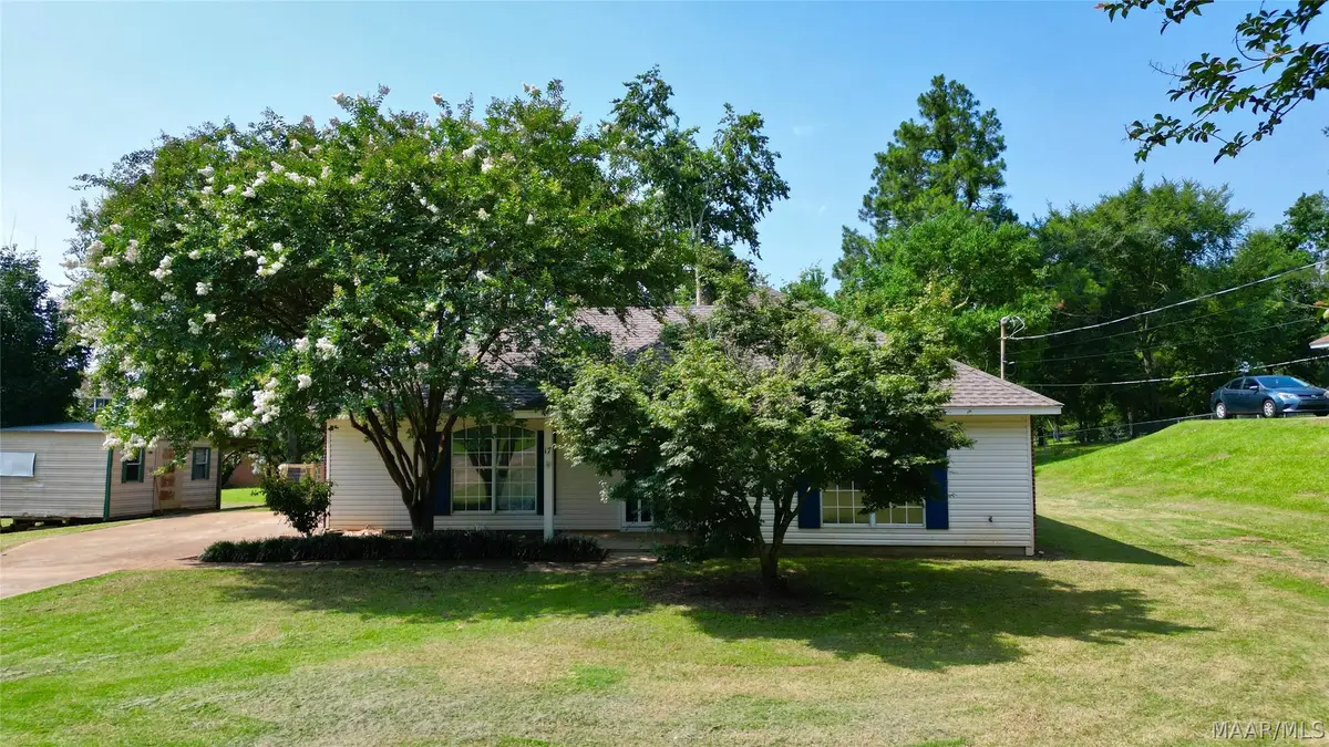 17 Hilltop Circle, Deatsville, AL 36022 - #1
