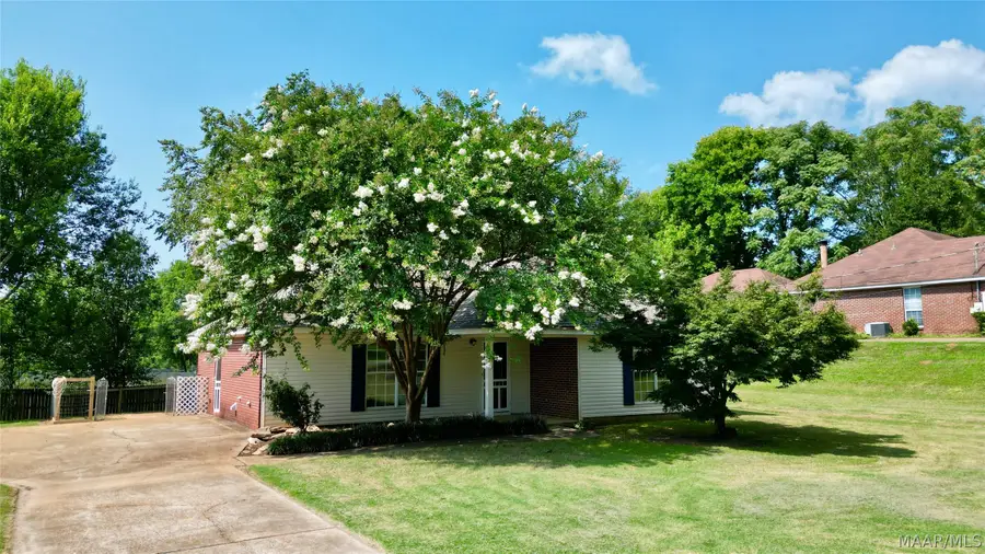 17 Hilltop Circle, Deatsville, AL 36022 - #3