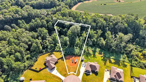 448 Regans Way, Deatsville, AL 36022