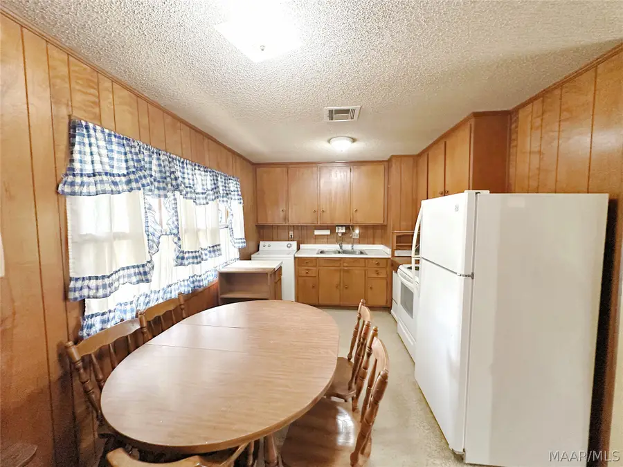 3 Elizabeth Street, Selma, AL 36701 - #2