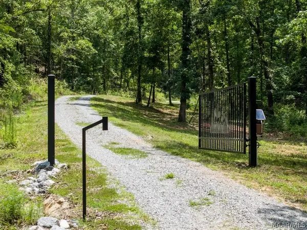 411 Oak Valley Road, Deatsville, AL 36022