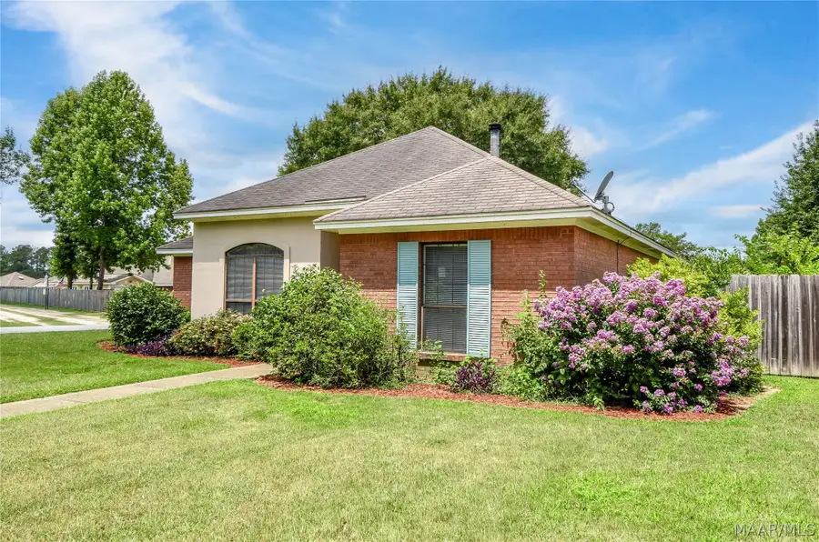 304 River Oaks Drive, Wetumpka, AL 36092 - #2