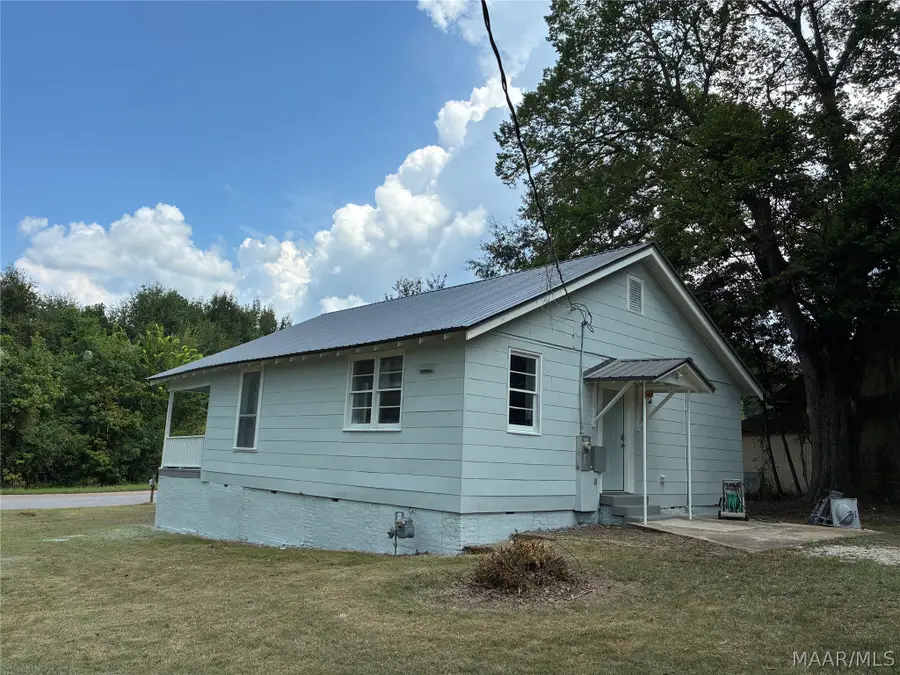 402 Redden Avenue, Tallassee, AL 36078 - #3