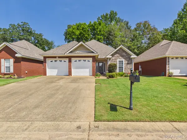 137 Brittany Drive N, Elmore, AL 36025