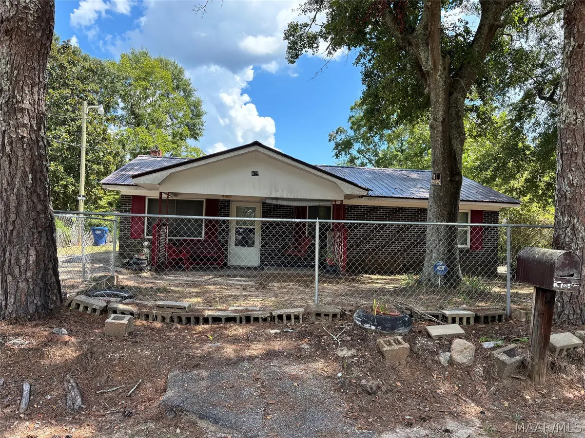 615 Washington Street, Union Springs, AL 36089 - #1