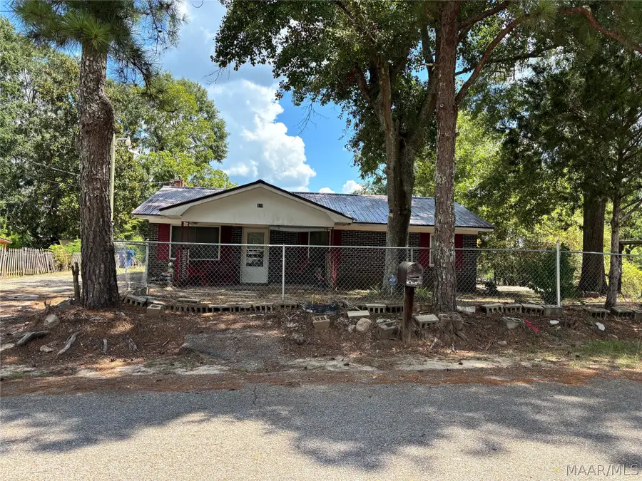 615 Washington Street, Union Springs, AL 36089 - #2