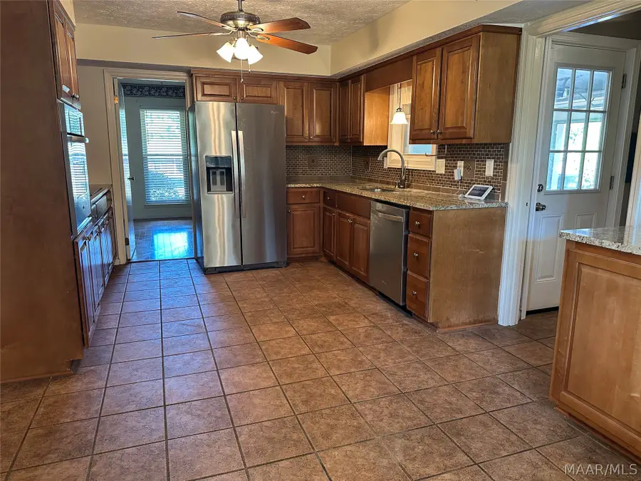 578 Ridgefield Drive, Wetumpka, AL 36093 - #2