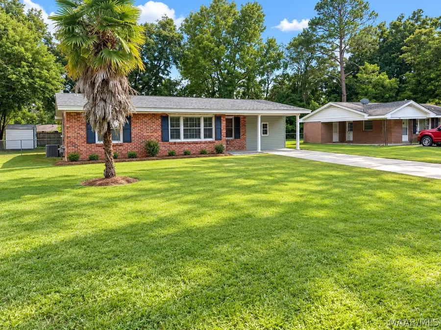 304 W Charles Avenue, Wetumpka, AL 36092 - #2