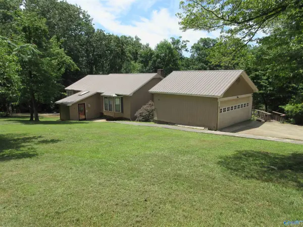 109 Colonial Drive, Scottsboro, AL 35768
