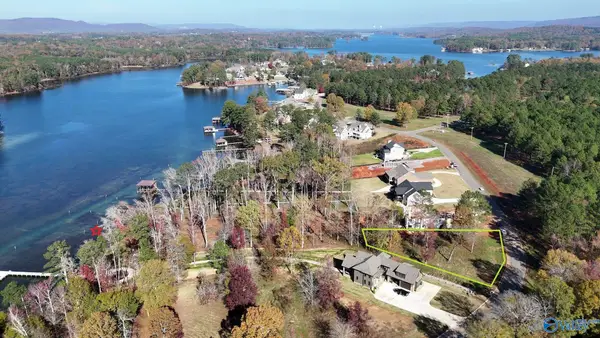 17 Goose Pond Island Drive, Scottsboro, AL 35769