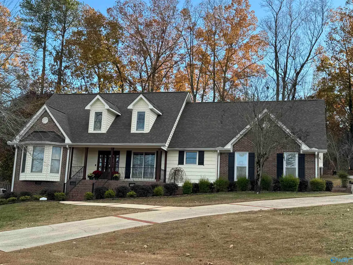 5501 Cedar Mill Drive, Guntersville, AL 35976 - Image #1